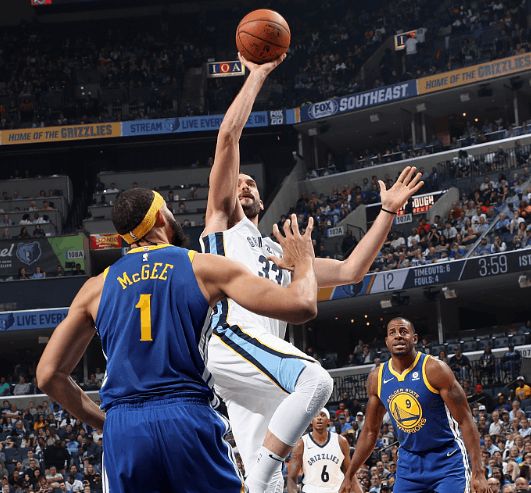 荷兰豪强轻取三分，实力无人能敌的简单介绍