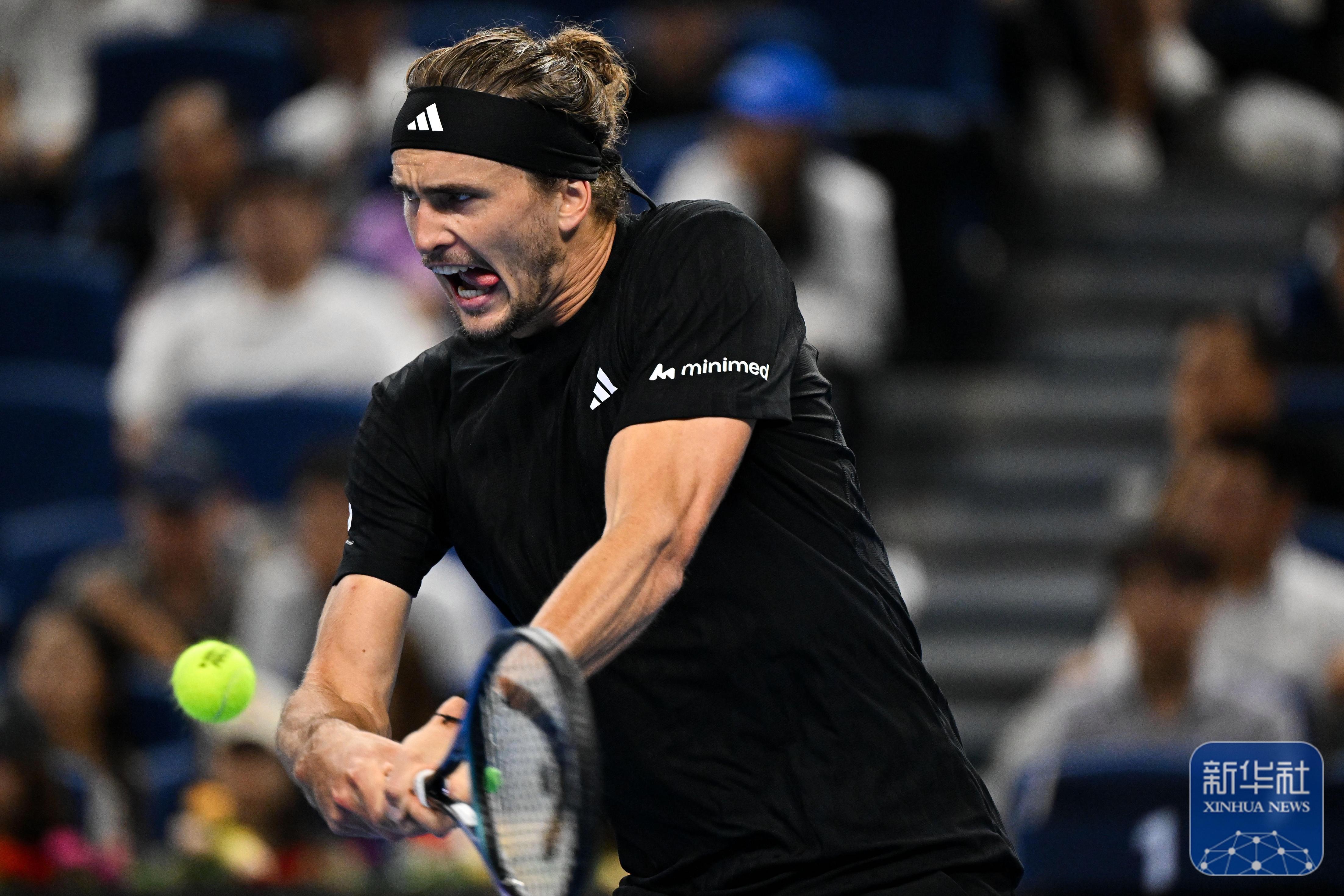 西班牙网球队碾压美国网球队，梅德韦杰夫送出助攻的简单介绍