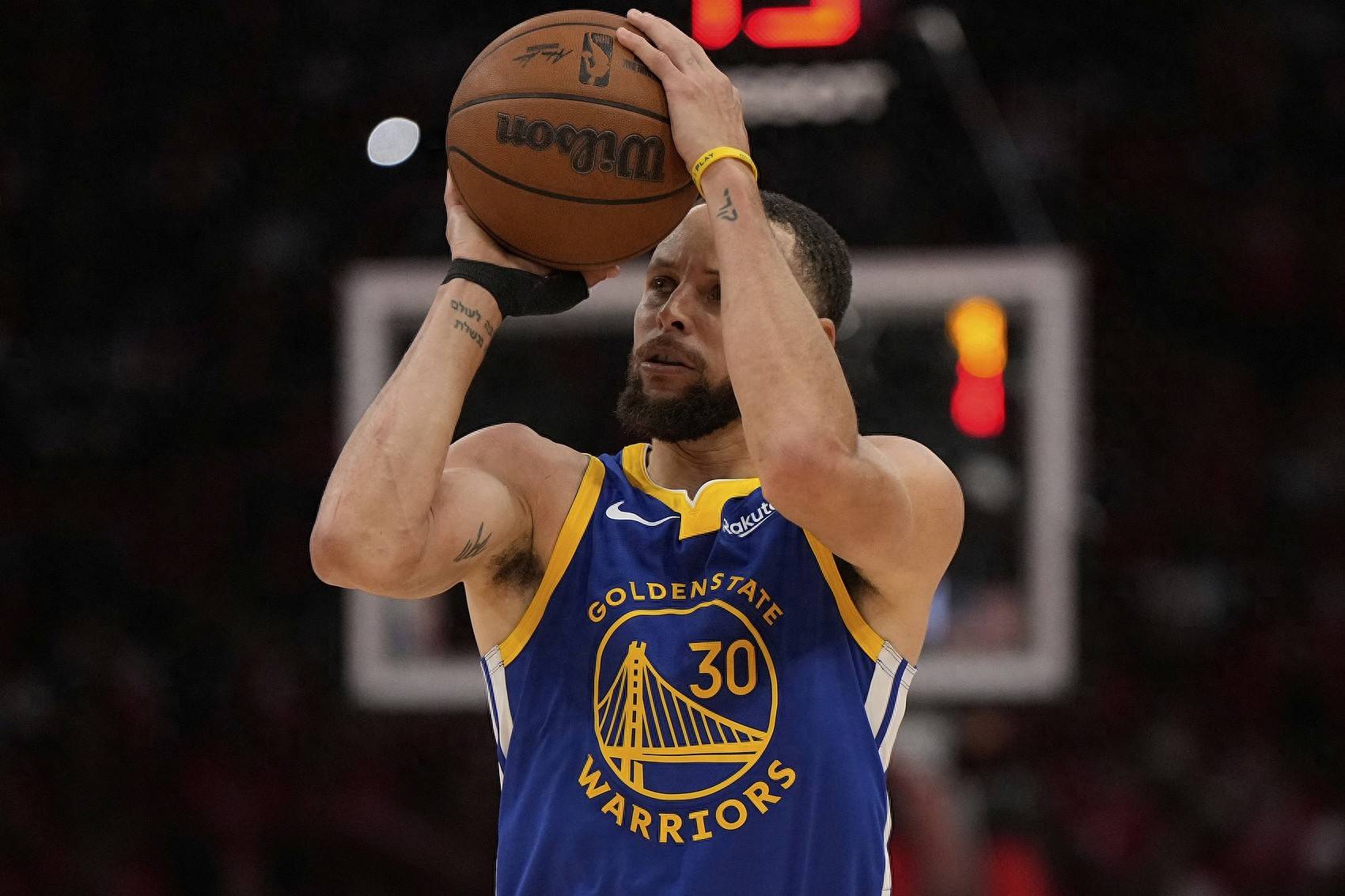 关于勇士凭借库里高效火力击败对手,保持不败的信息 关于勇士凭借库里高效火力击败对手,保持不败的信息