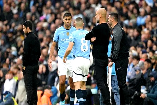 包含曼城阵容调整，力争继续保持领先优势的词条