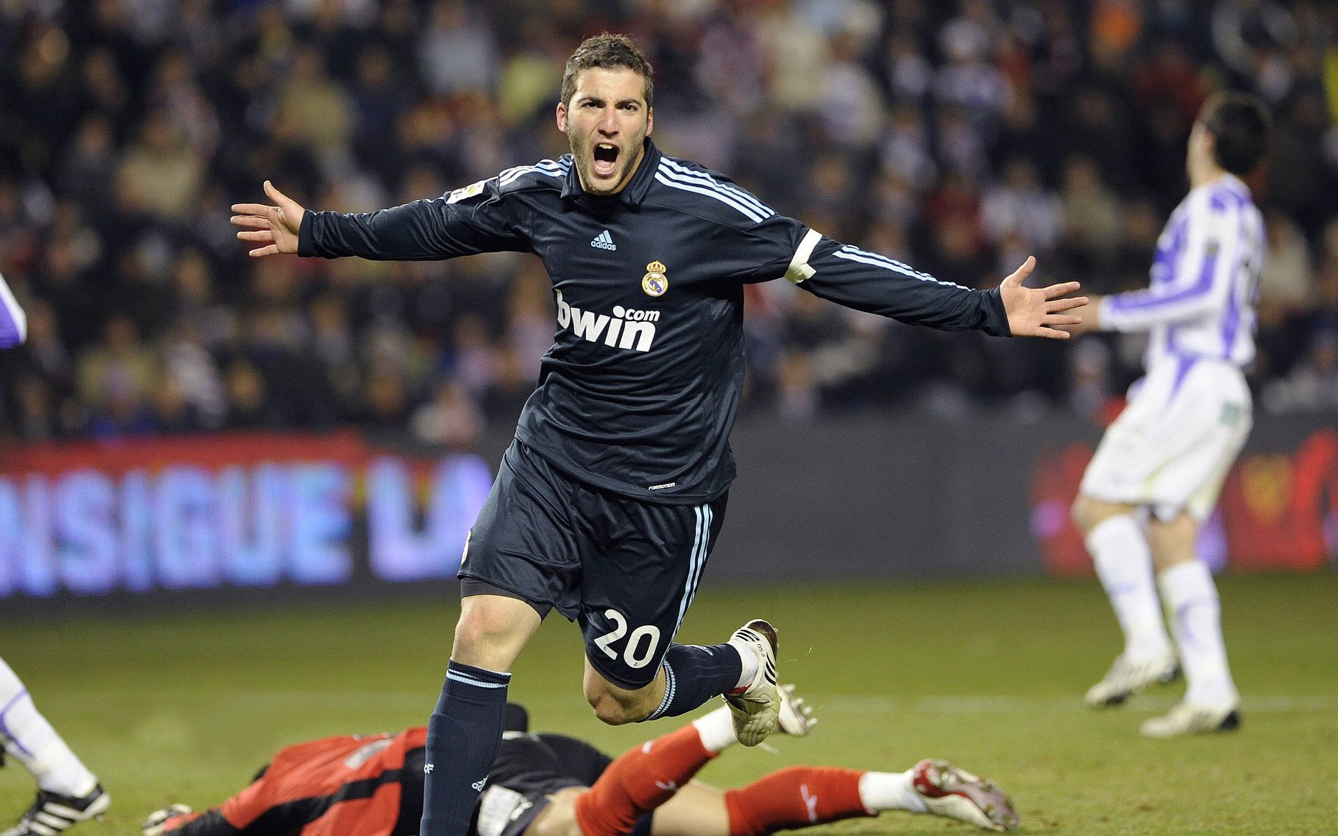 从阿兹特克到诺坎普,劳塔罗的墨西哥踏平巴萨奇迹