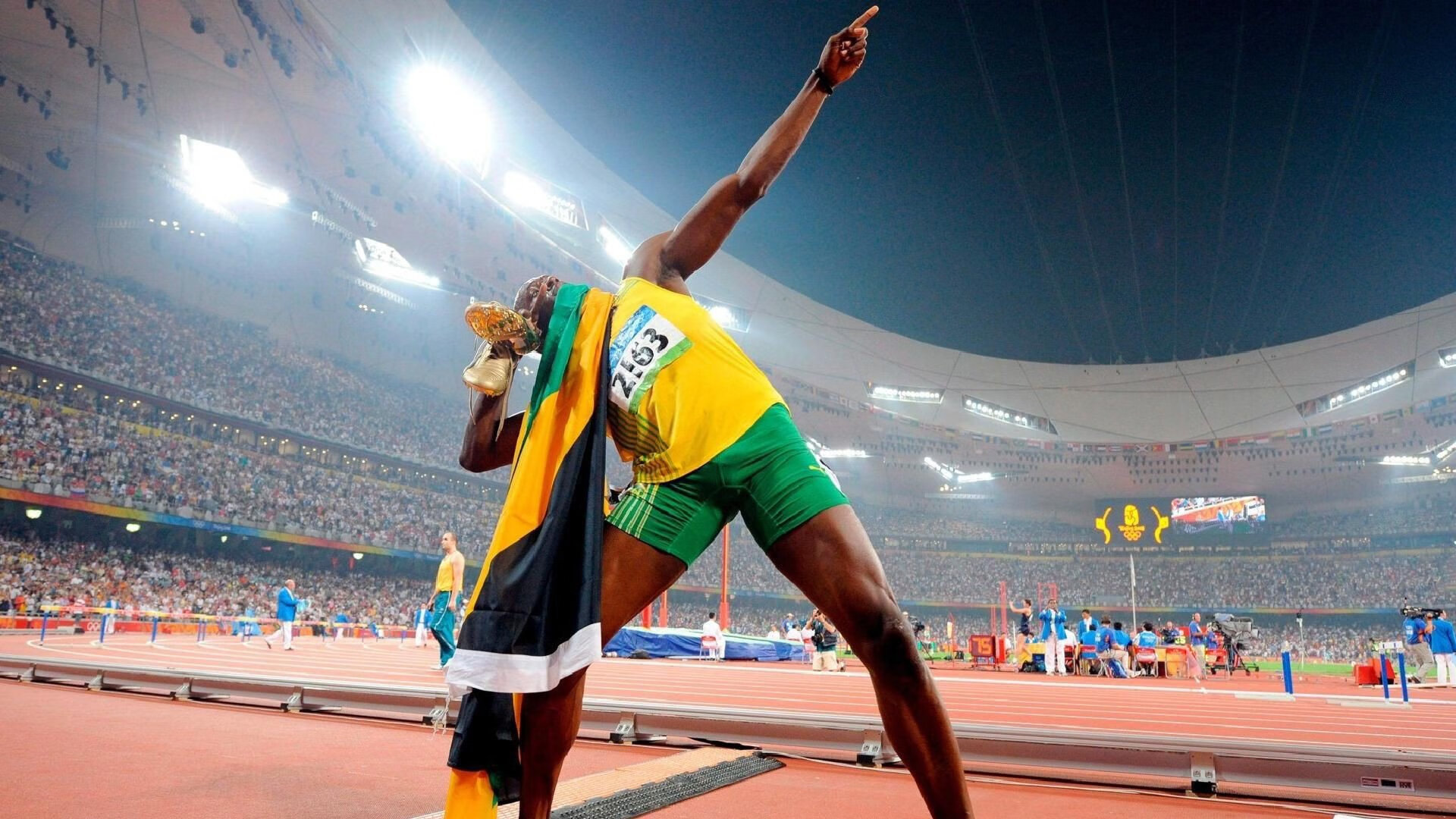 蓝鹰展翅希腊，劳塔罗统治级表现引领拉齐奥强势晋级